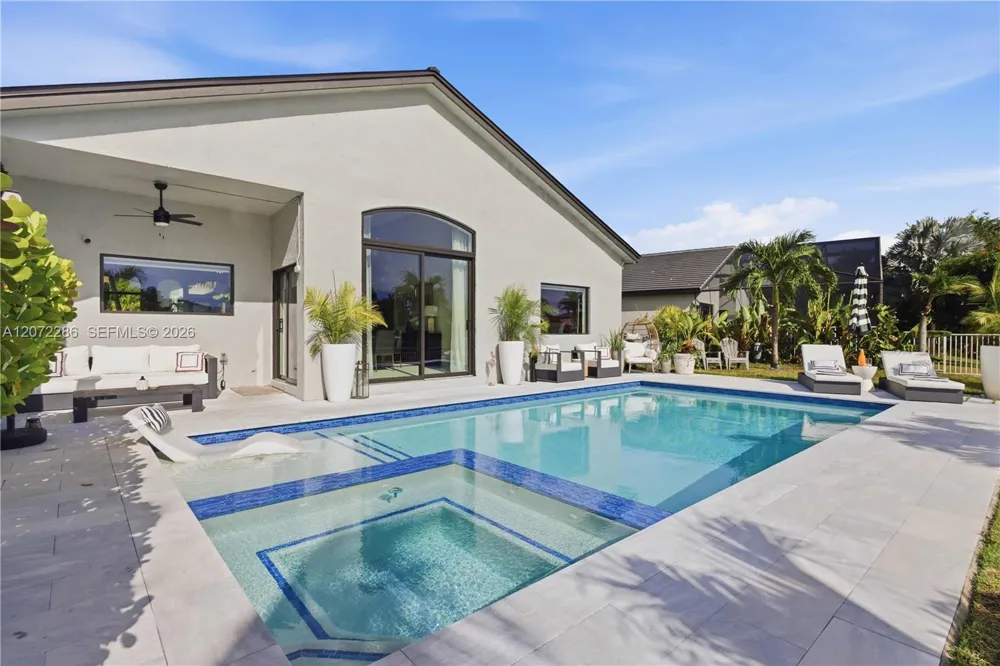 226 SW 180th Ave Pembroke Pines, FL 33029