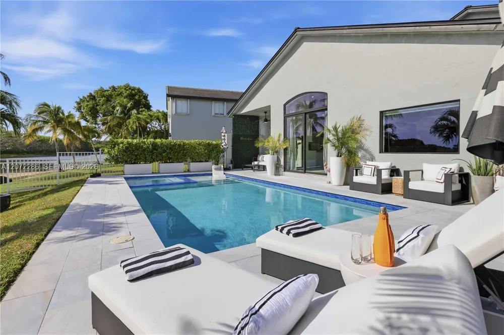 226 SW 180th Ave Pembroke Pines, FL 33029