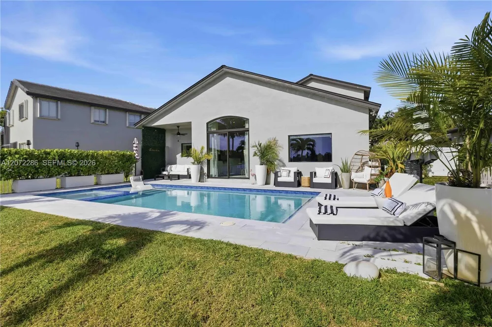 226 SW 180th Ave Pembroke Pines, FL 33029
