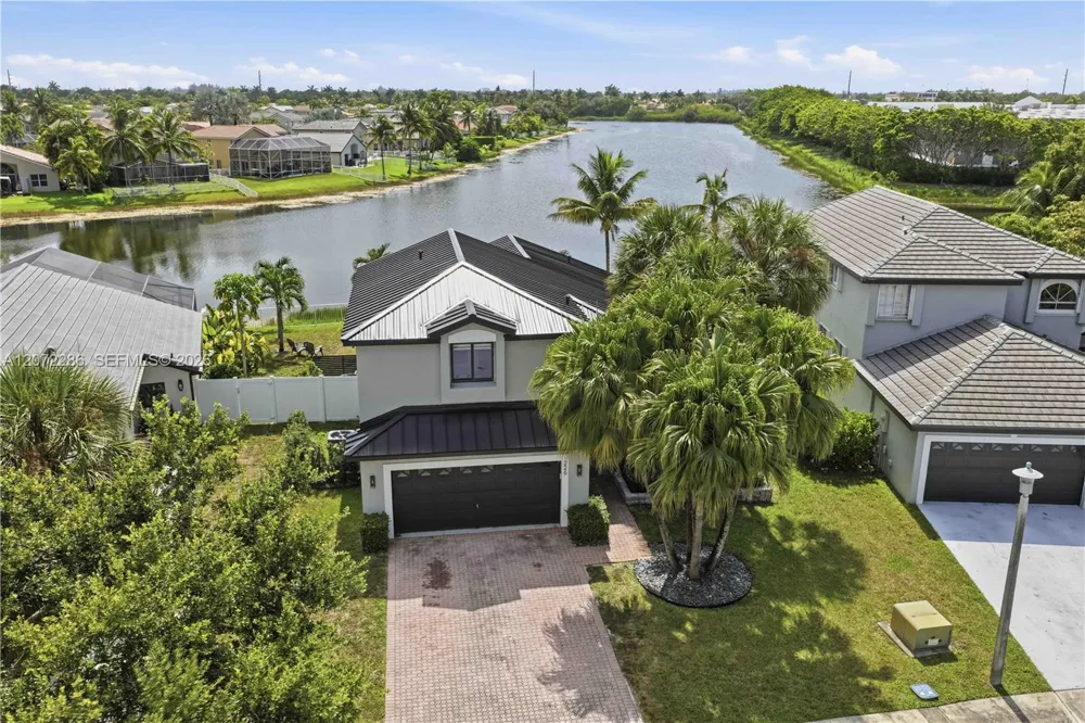 226 SW 180th Ave Pembroke Pines, FL 33029