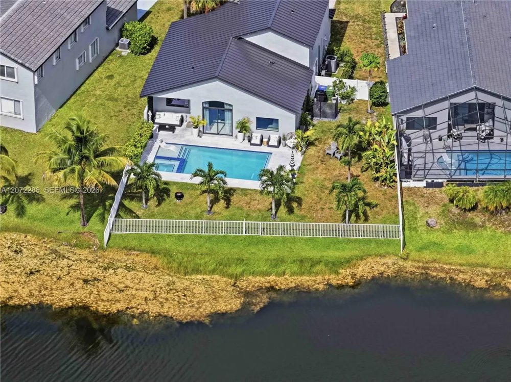 226 SW 180th Ave Pembroke Pines, FL 33029