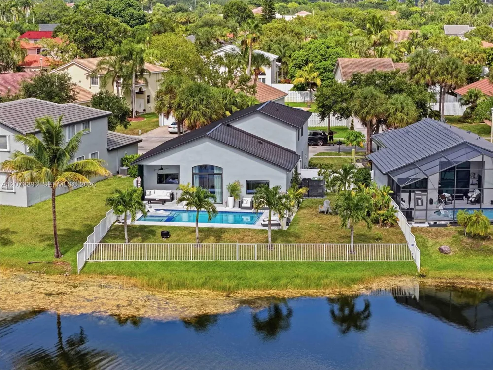 226 SW 180th Ave Pembroke Pines, FL 33029