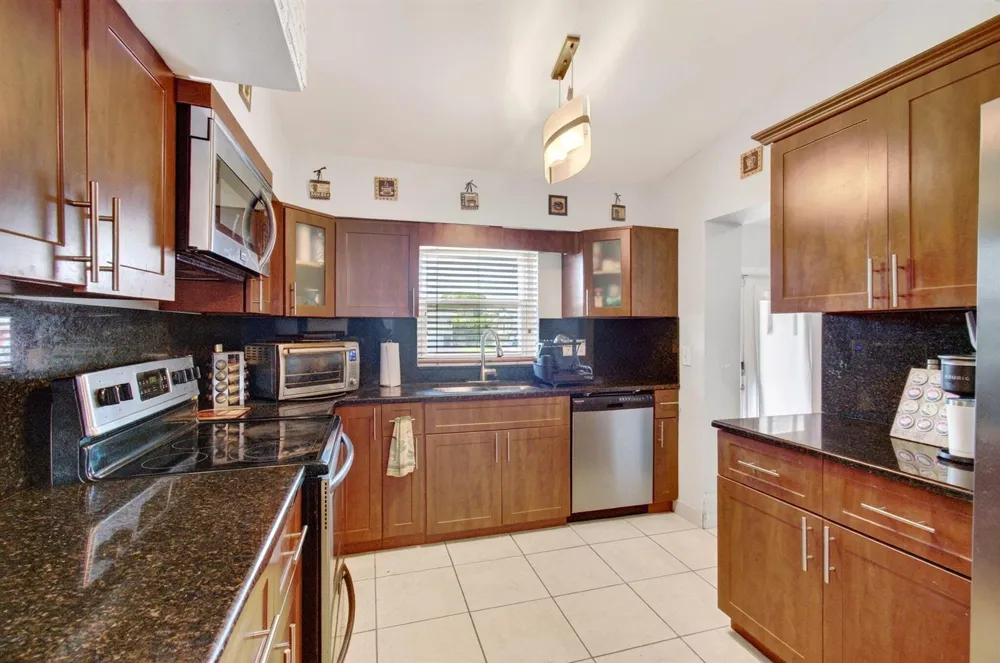 2521 Myrica Road West Palm Beach, FL 33406