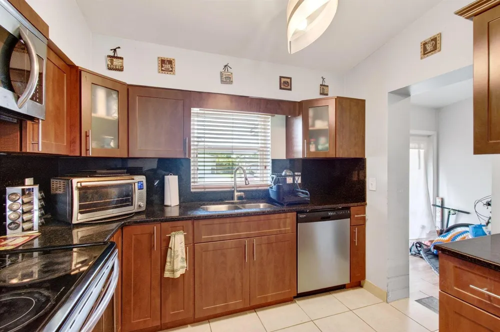 2521 Myrica Road West Palm Beach, FL 33406