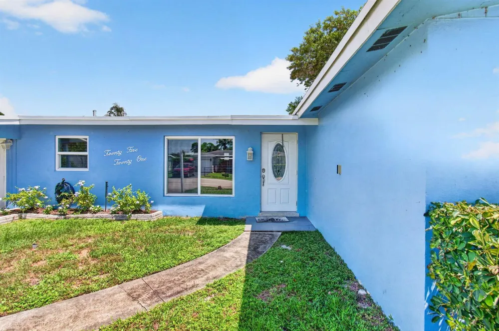 2521 Myrica Road West Palm Beach, FL 33406