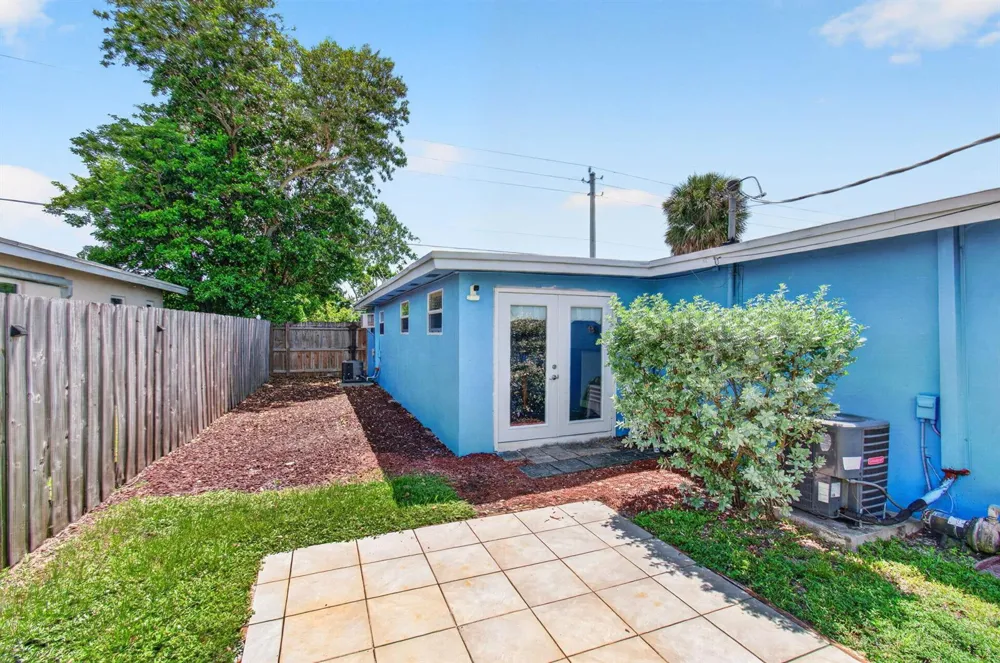 2521 Myrica Road West Palm Beach, FL 33406