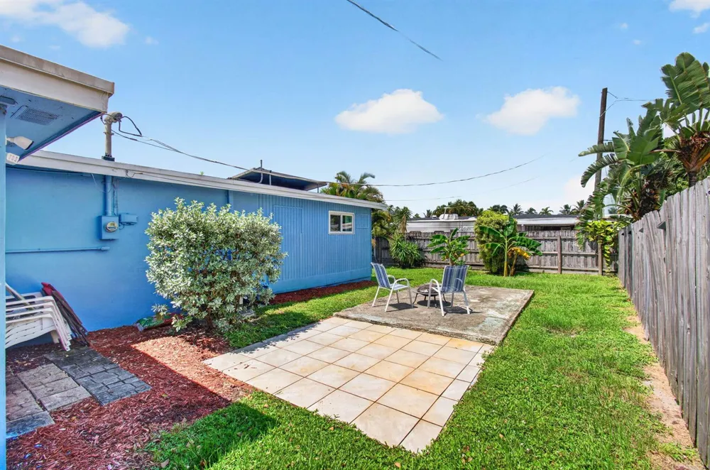 2521 Myrica Road West Palm Beach, FL 33406