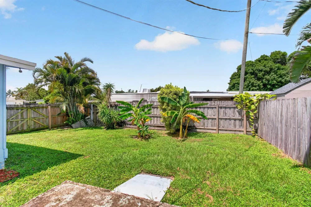 2521 Myrica Road West Palm Beach, FL 33406