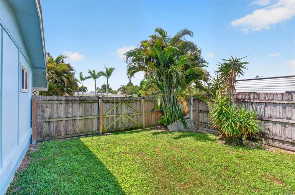 2521 Myrica Road West Palm Beach, FL 33406