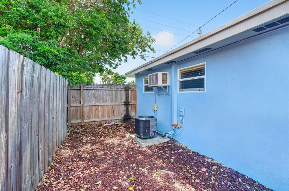 2521 Myrica Road West Palm Beach, FL 33406