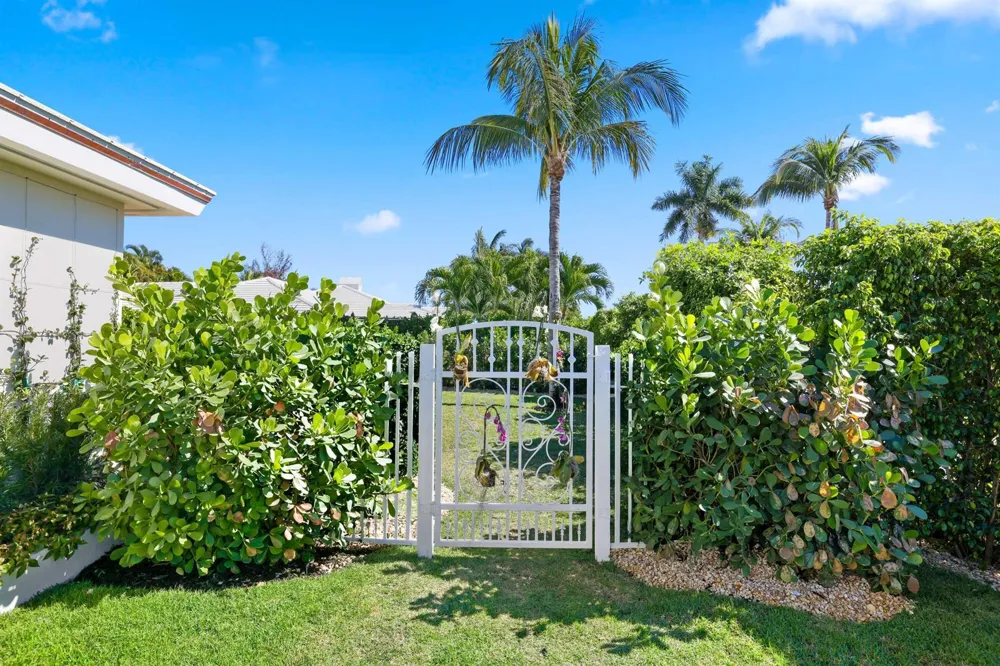257 Via Linda Palm Beach, FL 33480