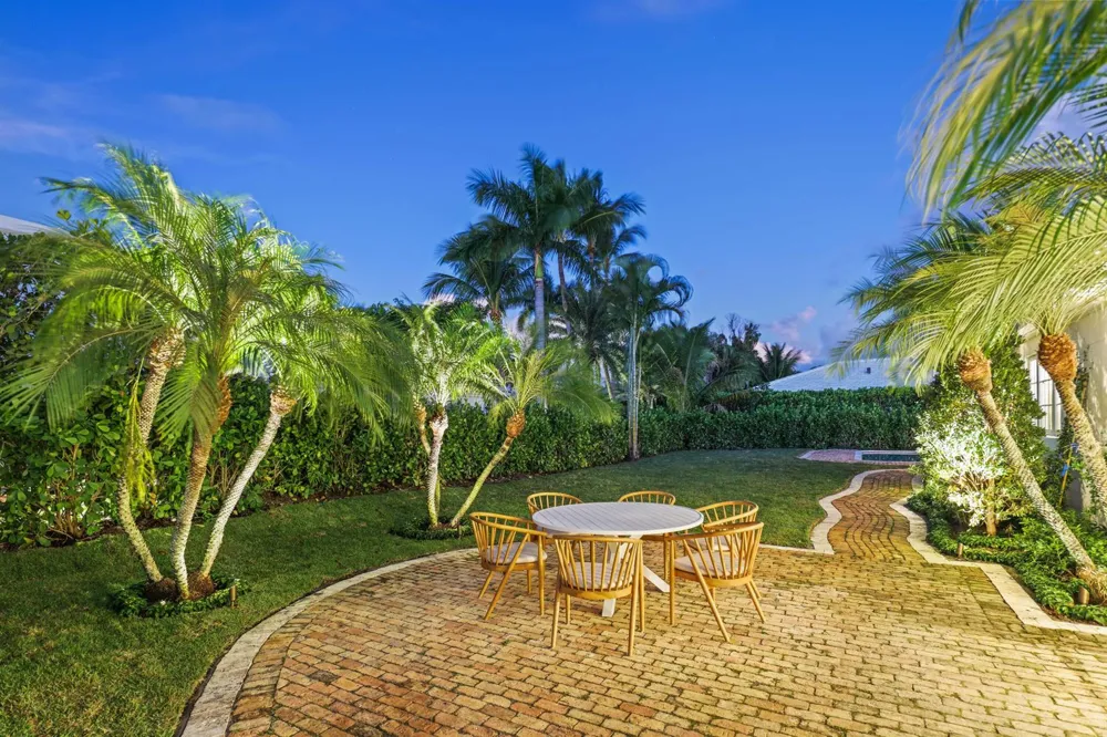 257 Via Linda Palm Beach, FL 33480