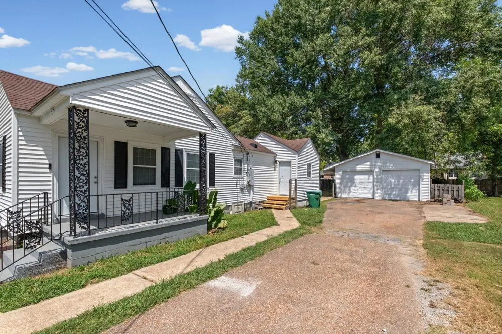 46 CHARLES AVE Munford, TN 38058