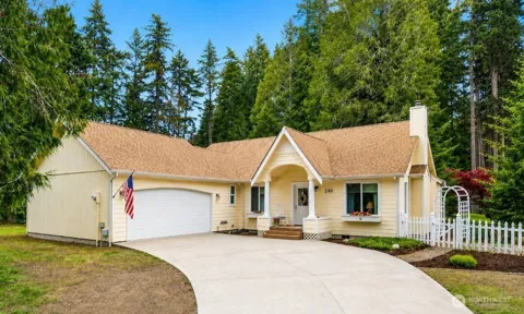 240 E Aycliffe Drive
