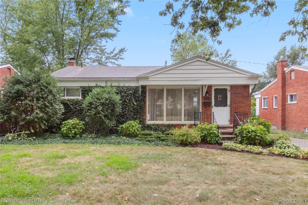 9051 Nathaline Redford Charter Township, MI 48239