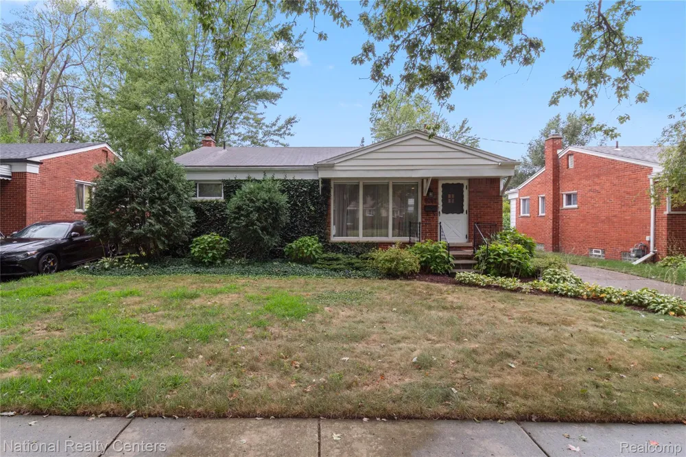 9051 Nathaline Redford Charter Township, MI 48239