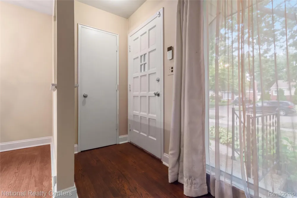 9051 Nathaline Redford Charter Township, MI 48239