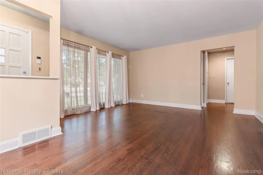 9051 Nathaline Redford Charter Township, MI 48239