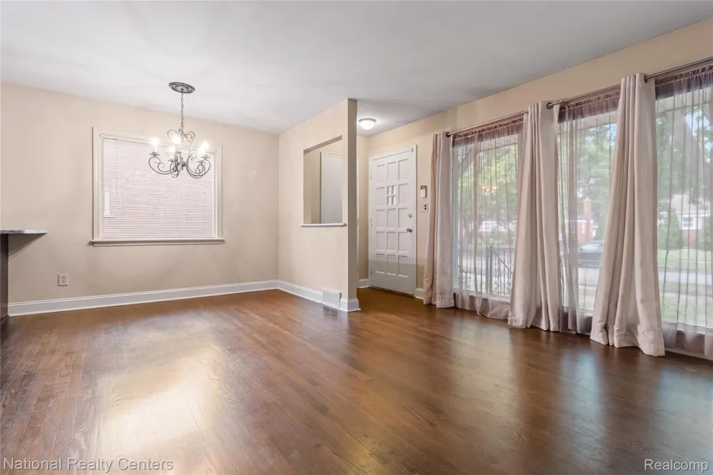 9051 Nathaline Redford Charter Township, MI 48239