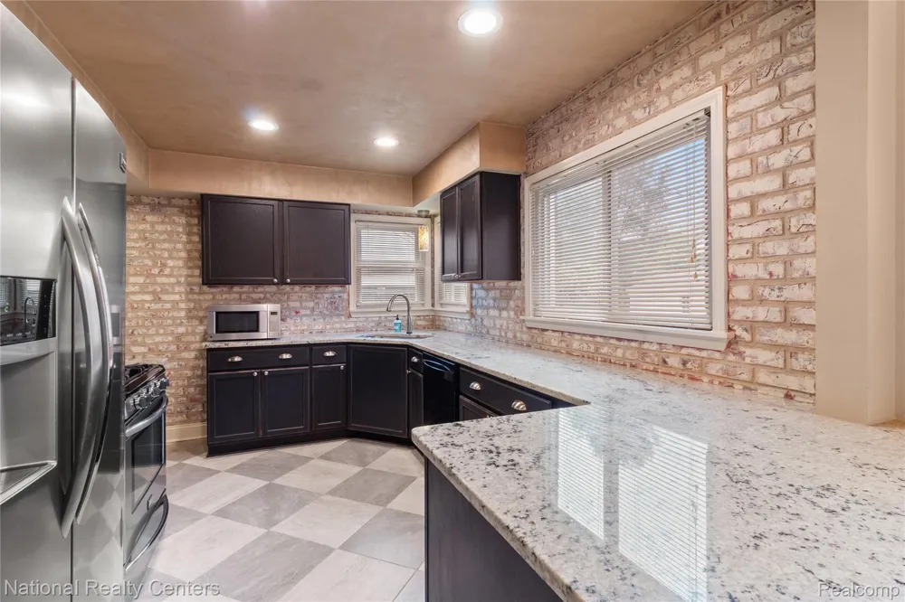 9051 Nathaline Redford Charter Township, MI 48239