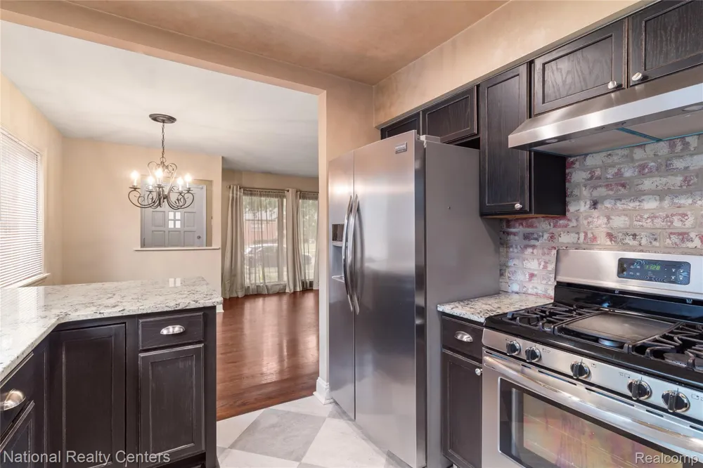 9051 Nathaline Redford Charter Township, MI 48239