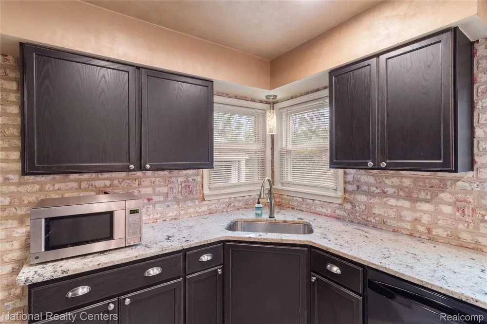 9051 Nathaline Redford Charter Township, MI 48239