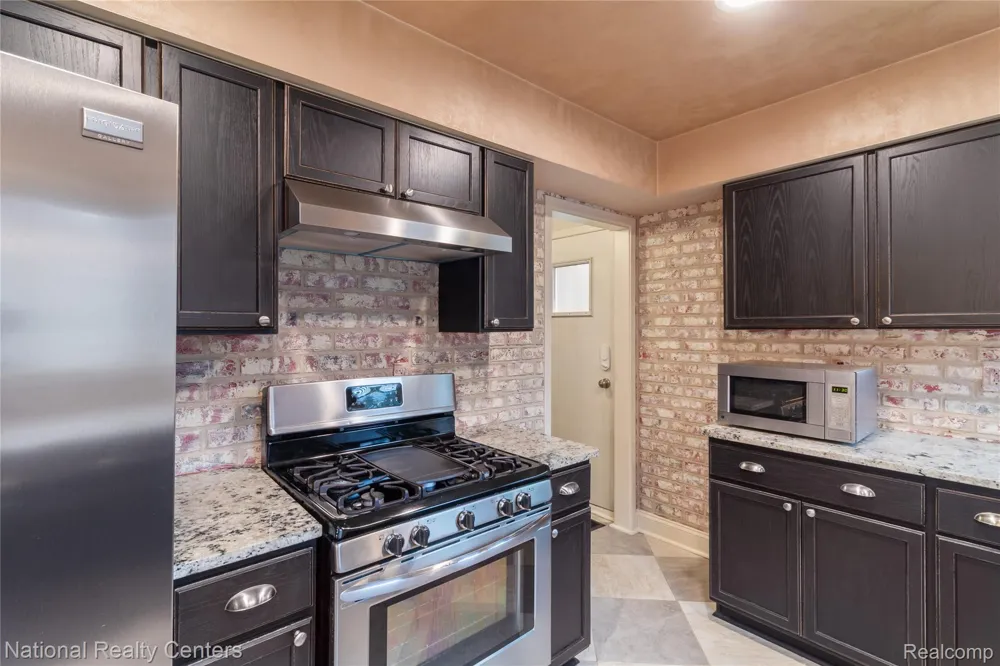 9051 Nathaline Redford Charter Township, MI 48239