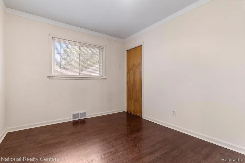 9051 Nathaline Redford Charter Township, MI 48239