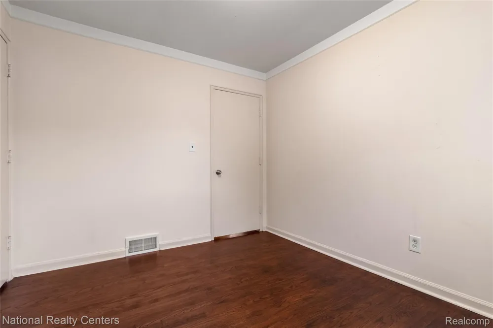 9051 Nathaline Redford Charter Township, MI 48239