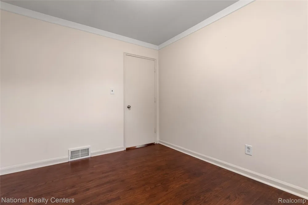 9051 Nathaline Redford Charter Township, MI 48239