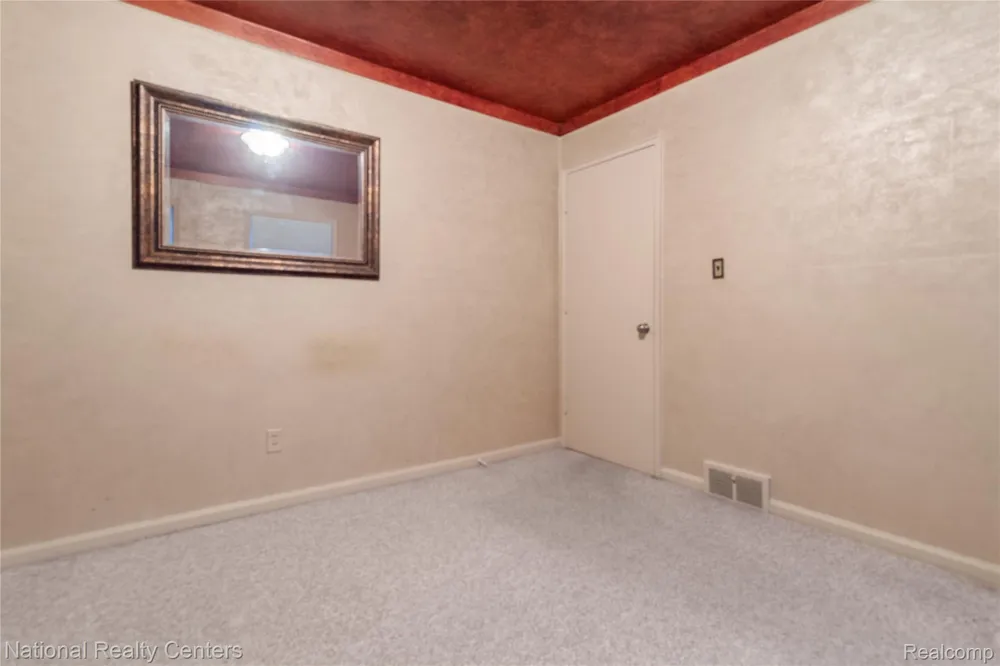 9051 Nathaline Redford Charter Township, MI 48239