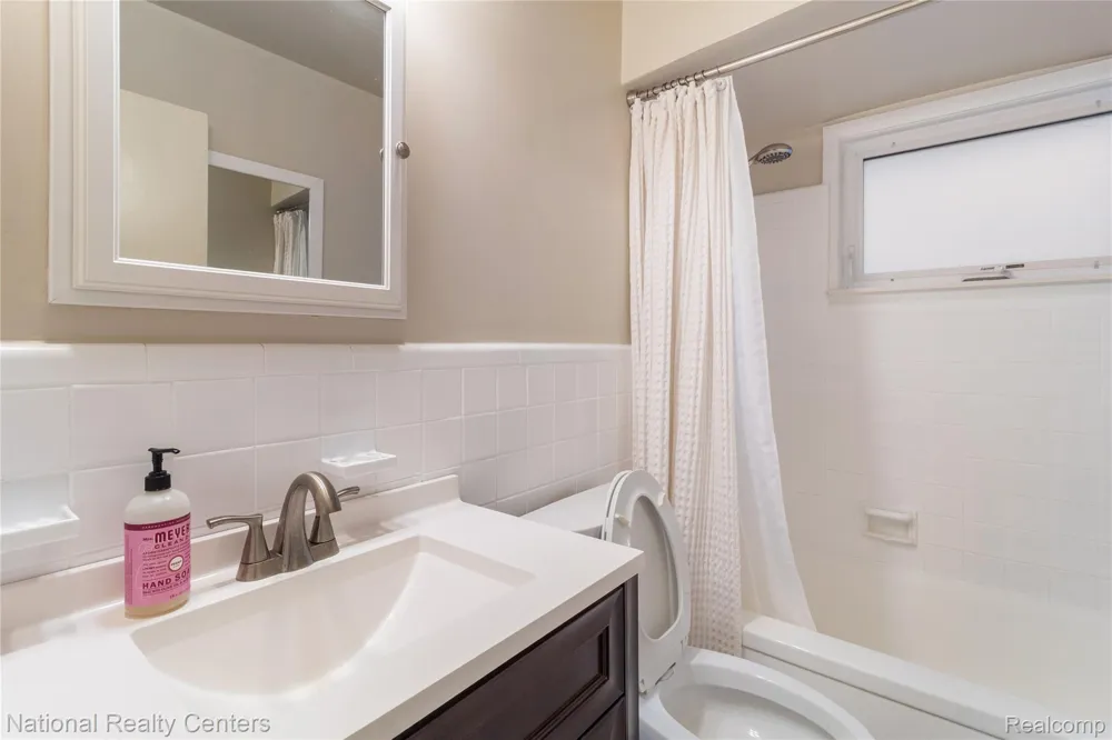 9051 Nathaline Redford Charter Township, MI 48239