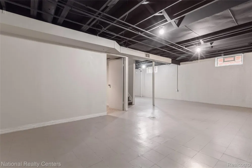 9051 Nathaline Redford Charter Township, MI 48239