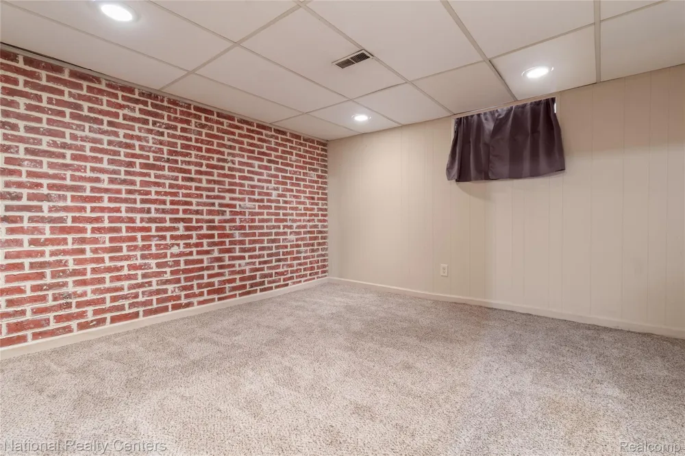 9051 Nathaline Redford Charter Township, MI 48239