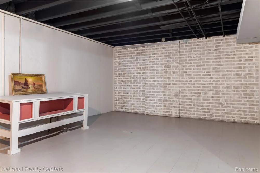 9051 Nathaline Redford Charter Township, MI 48239