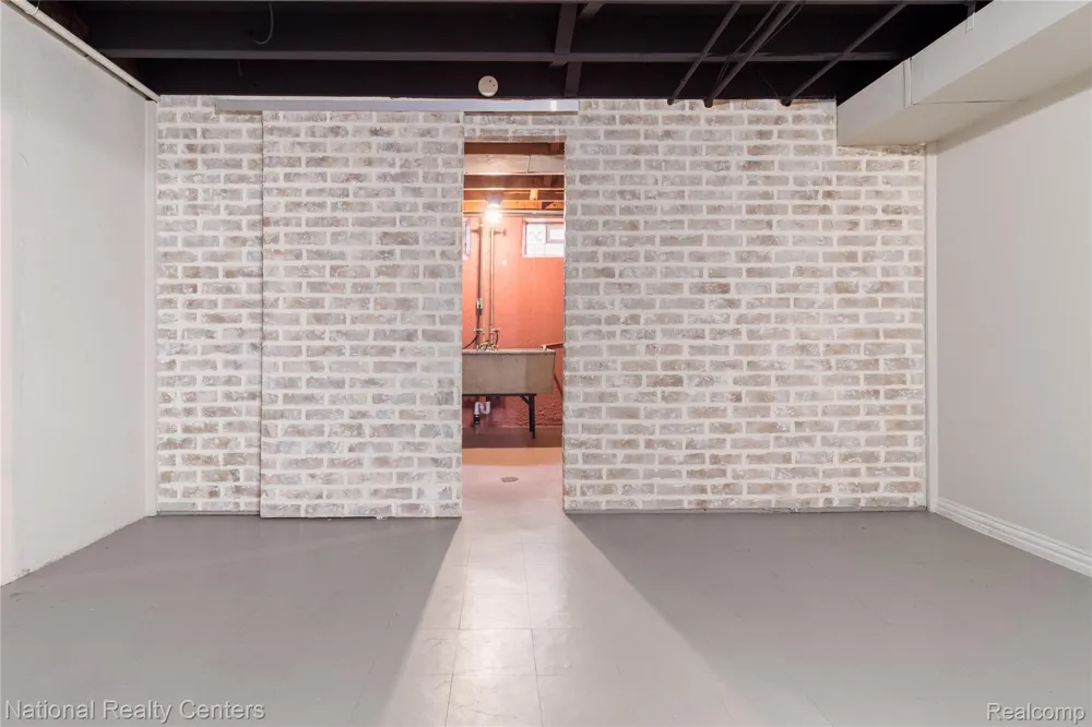 9051 Nathaline Redford Charter Township, MI 48239