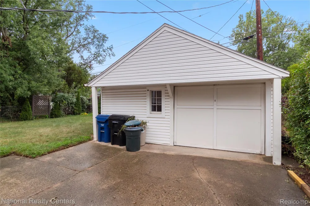 9051 Nathaline Redford Charter Township, MI 48239