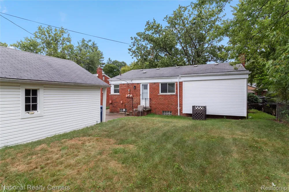 9051 Nathaline Redford Charter Township, MI 48239