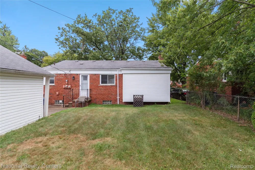 9051 Nathaline Redford Charter Township, MI 48239