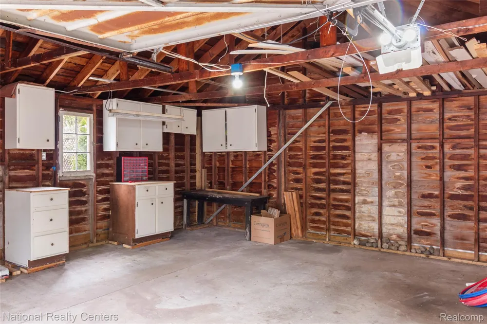 9051 Nathaline Redford Charter Township, MI 48239