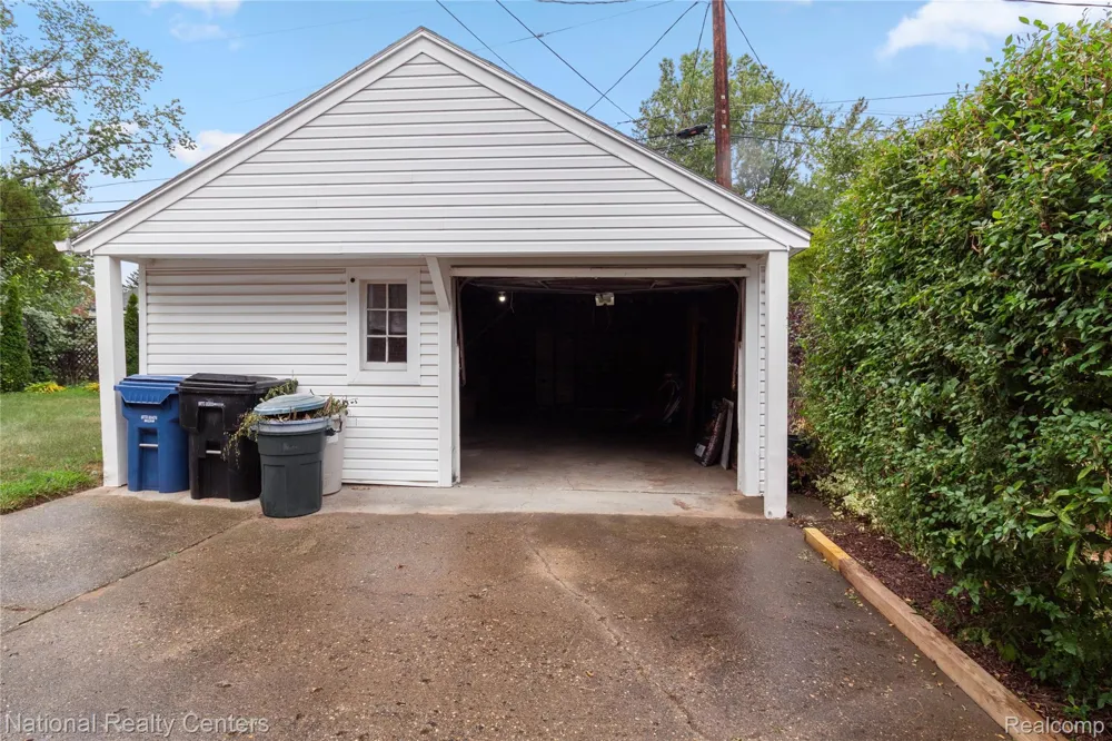 9051 Nathaline Redford Charter Township, MI 48239