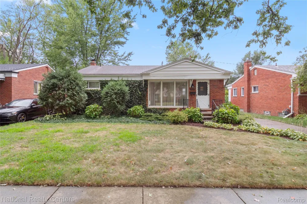 9051 Nathaline Redford Charter Township, MI 48239