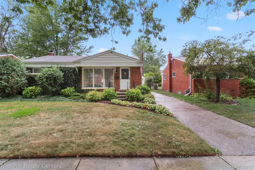 9051 Nathaline Redford Charter Township, MI 48239