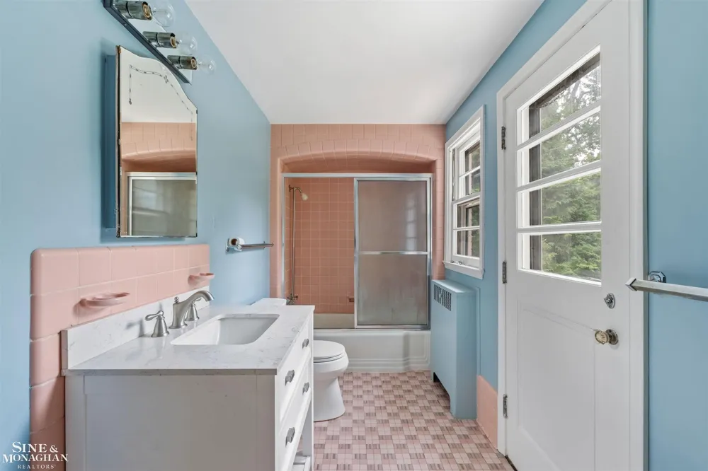41 Beacon Hill Road Grosse Pointe Farms City, MI 48236