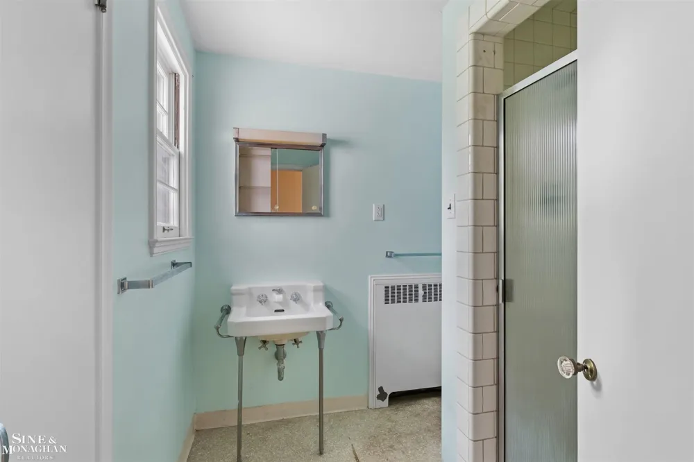 41 Beacon Hill Road Grosse Pointe Farms City, MI 48236