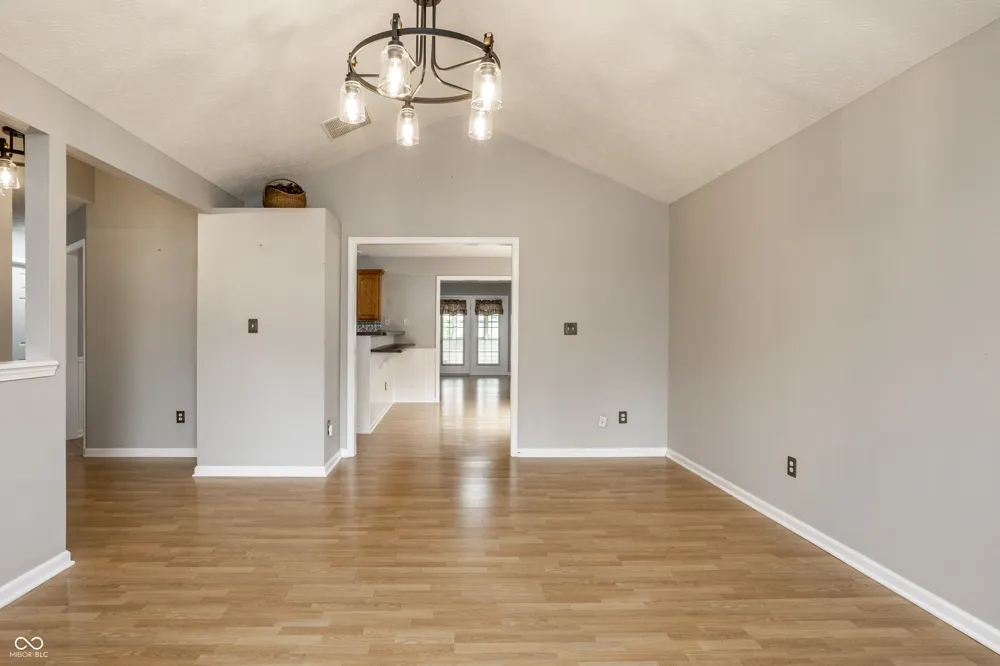1746 Stonewall Circle Greenfield, IN 46140