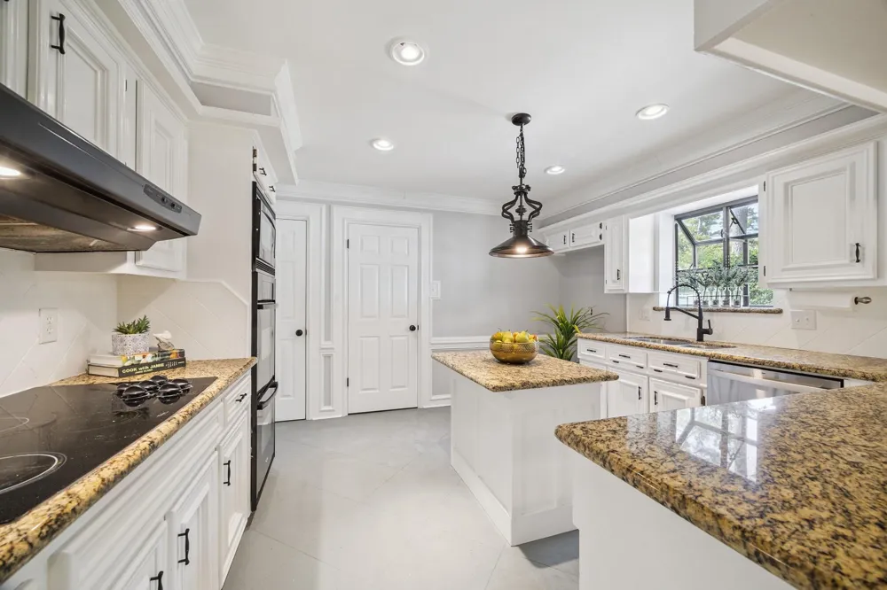 2007 Seven Oaks Drive Kingwood, TX 77339