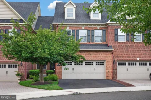 623 SAINT JAMES COURT