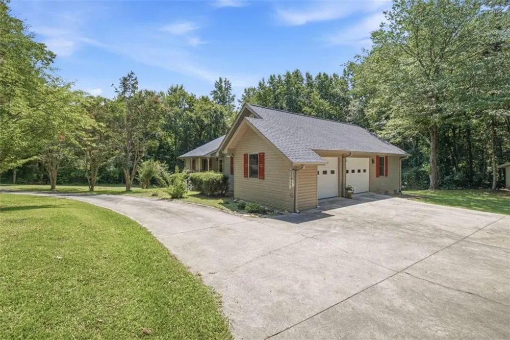 2600 Level Grove Road Cornelia, GA 30531