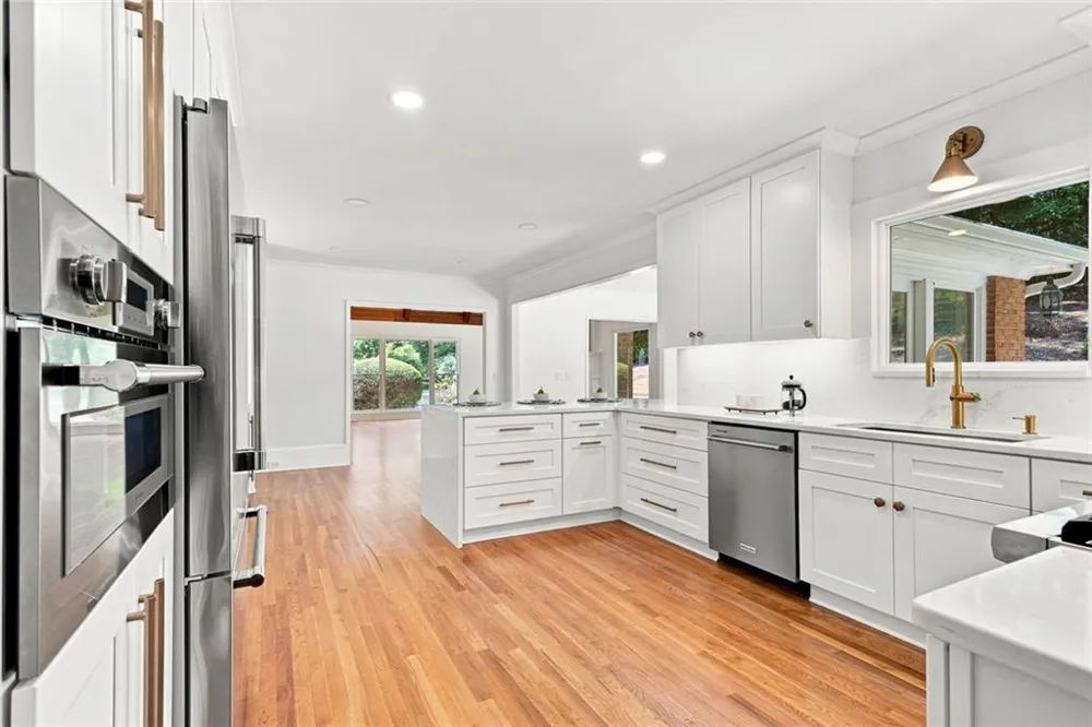 7680 Dunvegan Close Sandy Springs, GA 30350